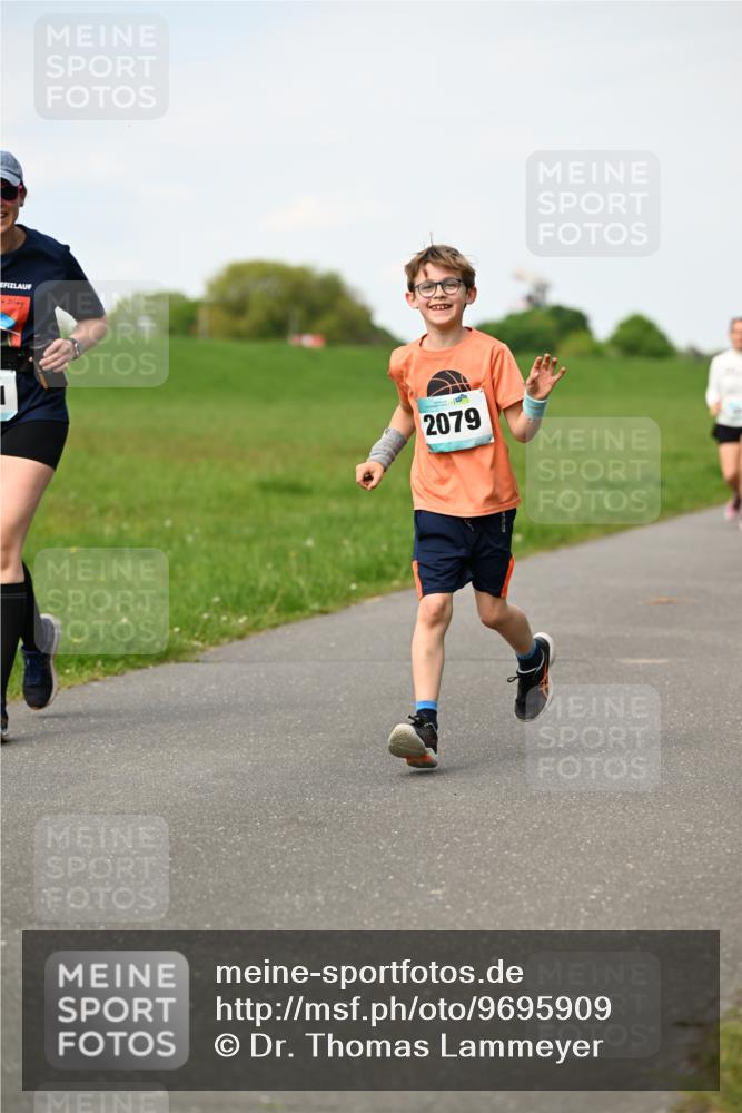 10.05.2026 - 8. Wedeler Halbmarathon Dr. Thomas Lammeyer http://msf.ph/oto/9695909 10.05.2026 11:22:30 Laufen 2079 meine-sportfotos.de