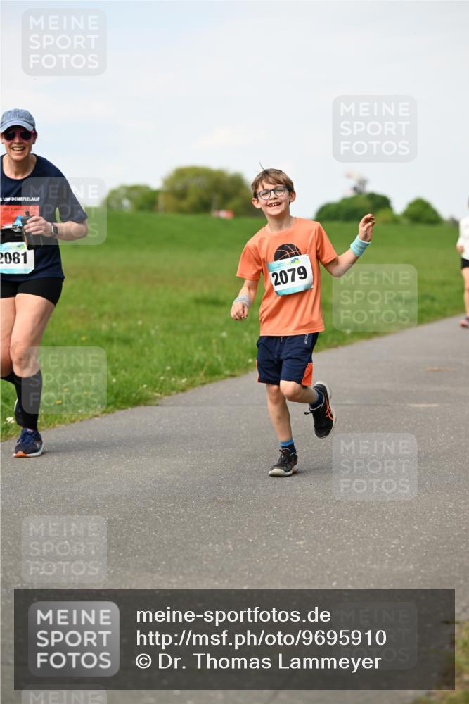 10.05.2026 - 8. Wedeler Halbmarathon Dr. Thomas Lammeyer http://msf.ph/oto/9695910 10.05.2026 11:22:30 Laufen 2081, 2079 meine-sportfotos.de