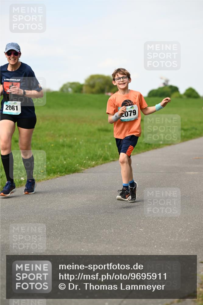 10.05.2026 - 8. Wedeler Halbmarathon Dr. Thomas Lammeyer http://msf.ph/oto/9695911 10.05.2026 11:22:30 Laufen 2081, 2079 meine-sportfotos.de