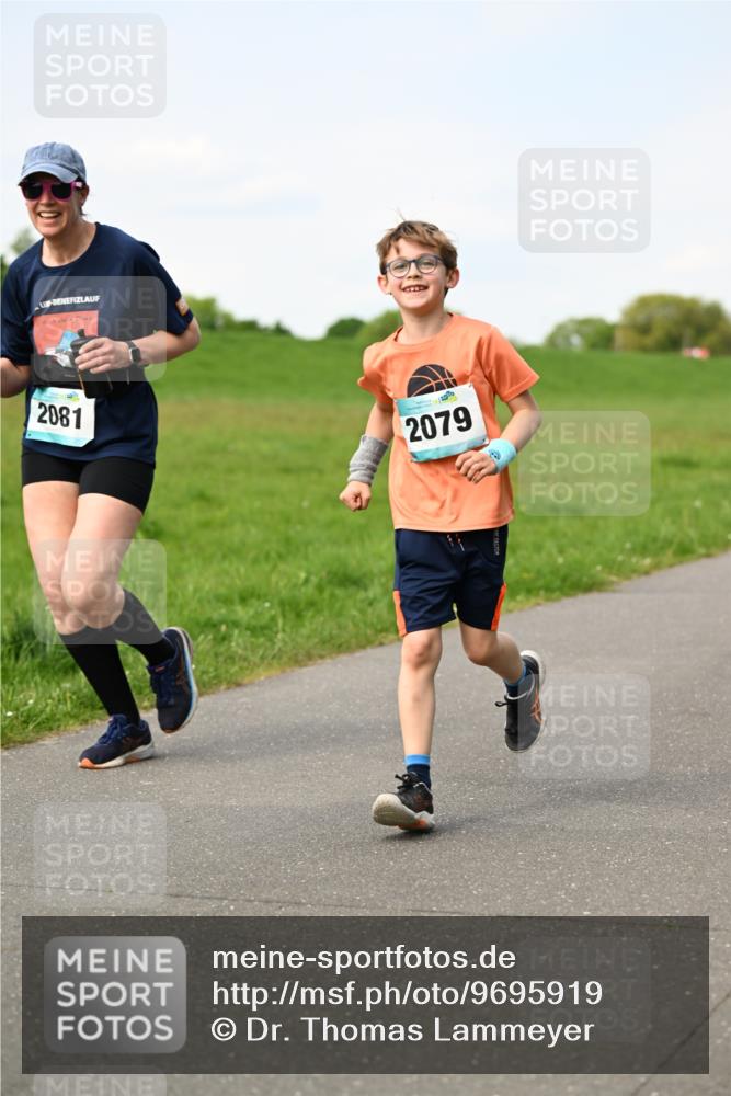 10.05.2026 - 8. Wedeler Halbmarathon Dr. Thomas Lammeyer http://msf.ph/oto/9695919 10.05.2026 11:22:31 Laufen 2081, 2079 meine-sportfotos.de