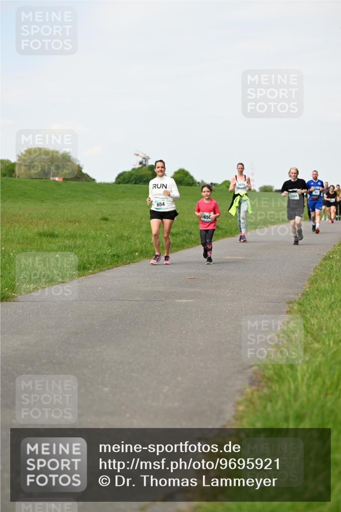 10.05.2026 - 8. Wedeler Halbmarathon Dr. Thomas Lammeyer http://msf.ph/oto/9695921 10.05.2026 11:22:32 Laufen 654, 2070, 2201 meine-sportfotos.de
