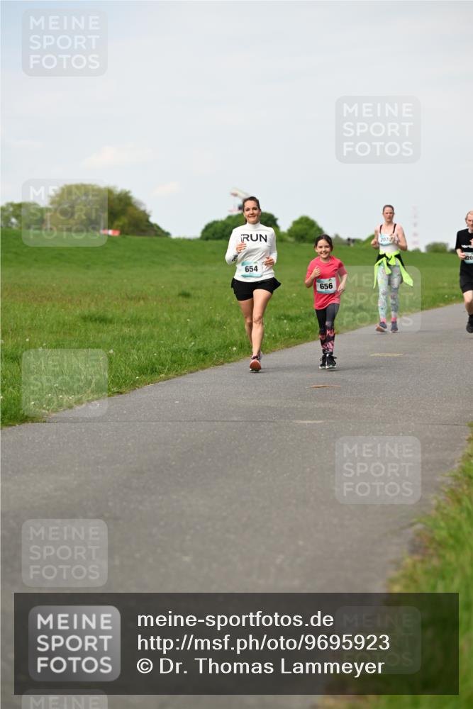 10.05.2026 - 8. Wedeler Halbmarathon Dr. Thomas Lammeyer http://msf.ph/oto/9695923 10.05.2026 11:22:32 Laufen 654, 656, 2070 meine-sportfotos.de
