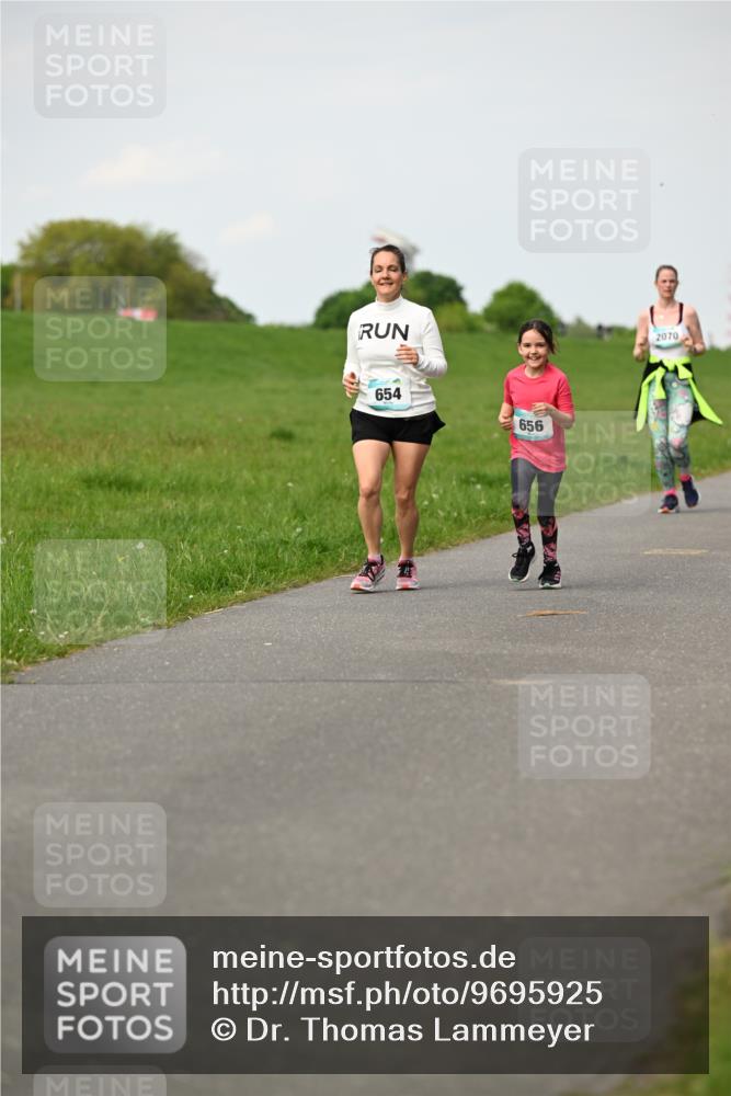 10.05.2026 - 8. Wedeler Halbmarathon Dr. Thomas Lammeyer http://msf.ph/oto/9695925 10.05.2026 11:22:32 Laufen 654, 656, 2070 meine-sportfotos.de