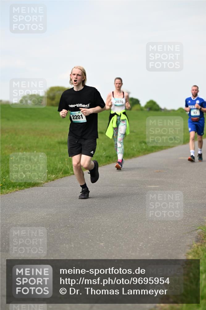 10.05.2026 - 8. Wedeler Halbmarathon Dr. Thomas Lammeyer http://msf.ph/oto/9695954 10.05.2026 11:22:37 Laufen 2201, 2070 meine-sportfotos.de
