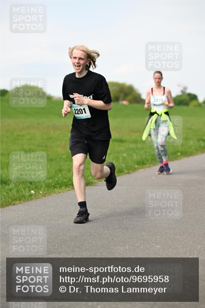 10.05.2026 - 8. Wedeler Halbmarathon Dr. Thomas Lammeyer http://msf.ph/oto/9695958 10.05.2026 11:22:38 Laufen 2201, 2070 meine-sportfotos.de