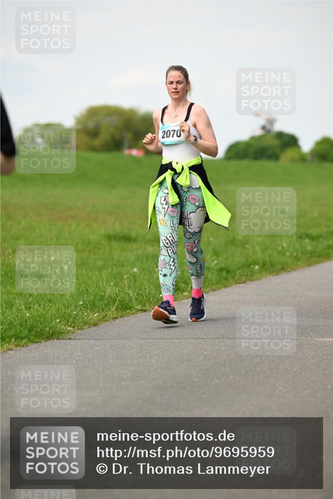 10.05.2026 - 8. Wedeler Halbmarathon Dr. Thomas Lammeyer http://msf.ph/oto/9695959 10.05.2026 11:22:38 Laufen 2070 meine-sportfotos.de