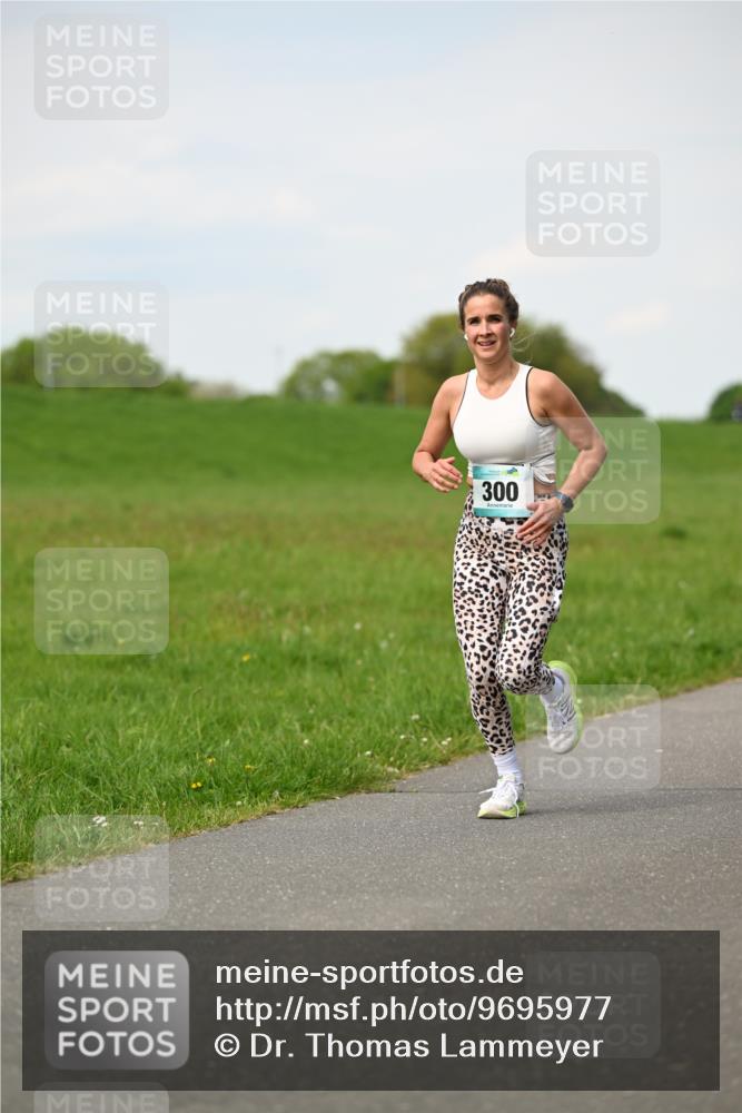 10.05.2026 - 8. Wedeler Halbmarathon Dr. Thomas Lammeyer http://msf.ph/oto/9695977 10.05.2026 11:22:47 Laufen 300 meine-sportfotos.de