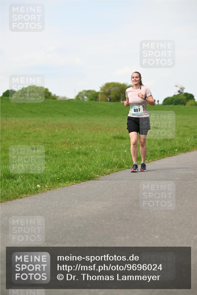 10.05.2026 - 8. Wedeler Halbmarathon Dr. Thomas Lammeyer http://msf.ph/oto/9696024 10.05.2026 11:22:58 Laufen 807 meine-sportfotos.de
