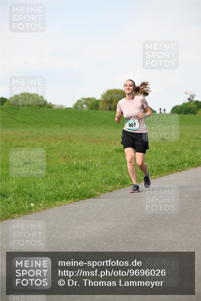 10.05.2026 - 8. Wedeler Halbmarathon Dr. Thomas Lammeyer http://msf.ph/oto/9696026 10.05.2026 11:22:58 Laufen 807 meine-sportfotos.de