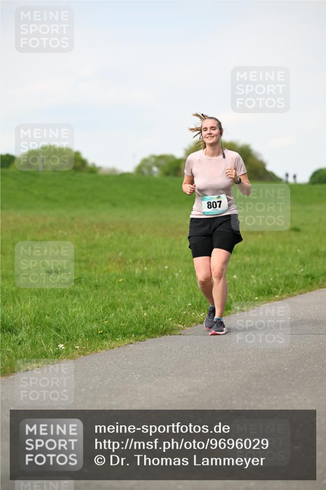 10.05.2026 - 8. Wedeler Halbmarathon Dr. Thomas Lammeyer http://msf.ph/oto/9696029 10.05.2026 11:22:59 Laufen 807 meine-sportfotos.de