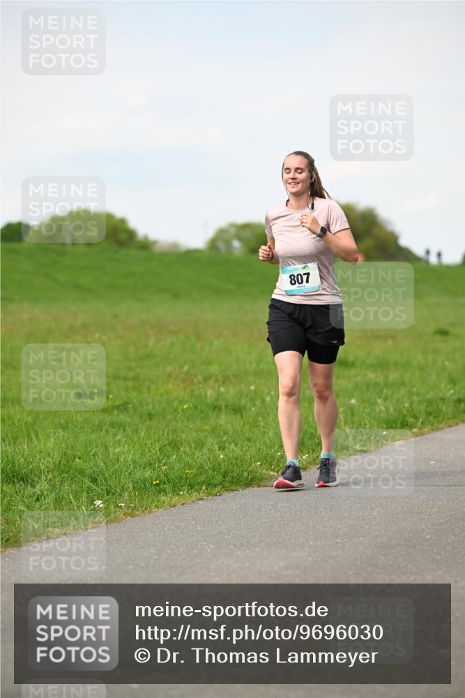 10.05.2026 - 8. Wedeler Halbmarathon Dr. Thomas Lammeyer http://msf.ph/oto/9696030 10.05.2026 11:22:59 Laufen 807 meine-sportfotos.de
