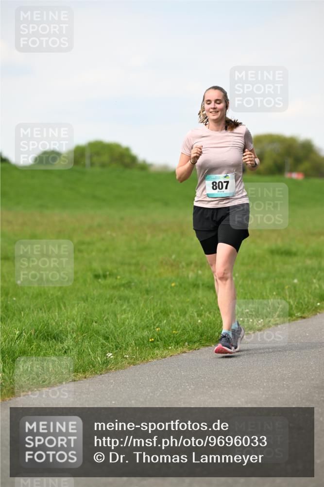 10.05.2026 - 8. Wedeler Halbmarathon Dr. Thomas Lammeyer http://msf.ph/oto/9696033 10.05.2026 11:22:59 Laufen 807 meine-sportfotos.de