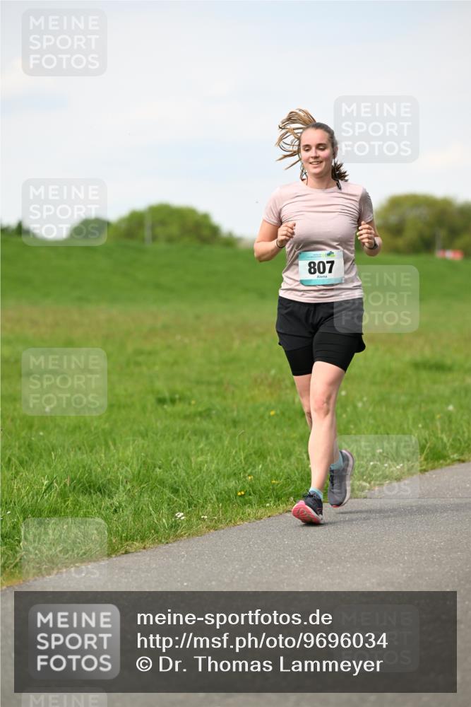 10.05.2026 - 8. Wedeler Halbmarathon Dr. Thomas Lammeyer http://msf.ph/oto/9696034 10.05.2026 11:22:59 Laufen 807 meine-sportfotos.de