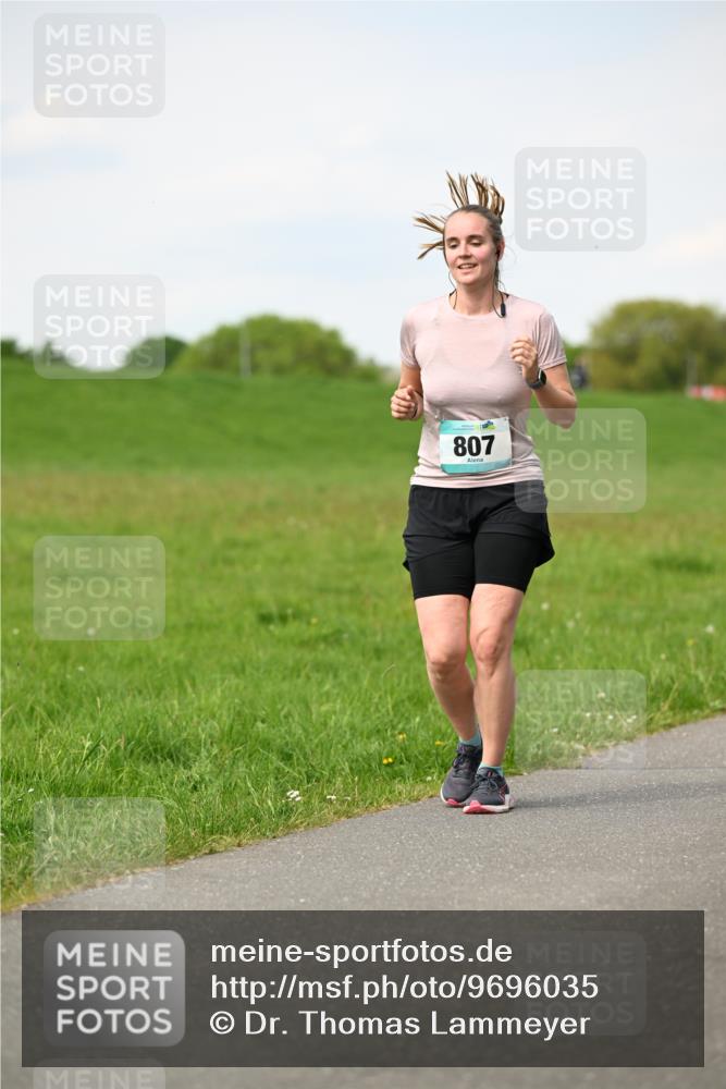 10.05.2026 - 8. Wedeler Halbmarathon Dr. Thomas Lammeyer http://msf.ph/oto/9696035 10.05.2026 11:23:00 Laufen 807 meine-sportfotos.de