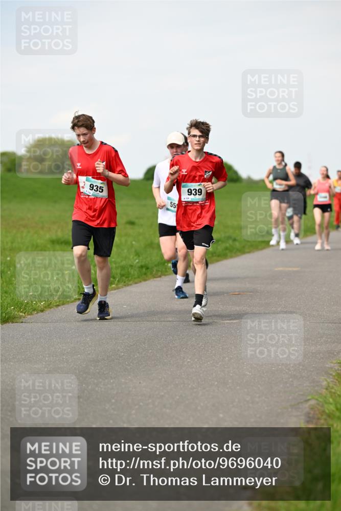 10.05.2026 - 8. Wedeler Halbmarathon Dr. Thomas Lammeyer http://msf.ph/oto/9696040 10.05.2026 11:23:01 Laufen 935, 939, 126 meine-sportfotos.de