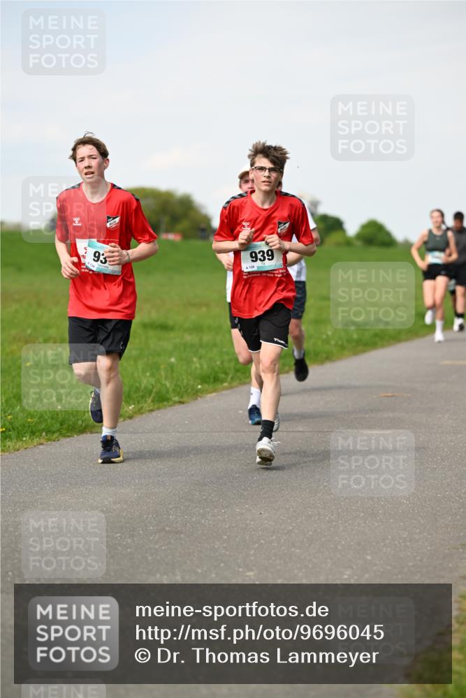 10.05.2026 - 8. Wedeler Halbmarathon Dr. Thomas Lammeyer http://msf.ph/oto/9696045 10.05.2026 11:23:02 Laufen 939, 126 meine-sportfotos.de