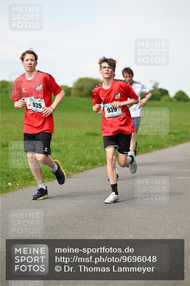 10.05.2026 - 8. Wedeler Halbmarathon Dr. Thomas Lammeyer http://msf.ph/oto/9696048 10.05.2026 11:23:02 Laufen 935, 939, 126 meine-sportfotos.de