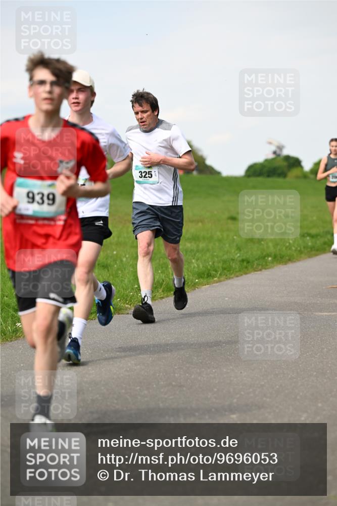 10.05.2026 - 8. Wedeler Halbmarathon Dr. Thomas Lammeyer http://msf.ph/oto/9696053 10.05.2026 11:23:03 Laufen 939, 325 meine-sportfotos.de