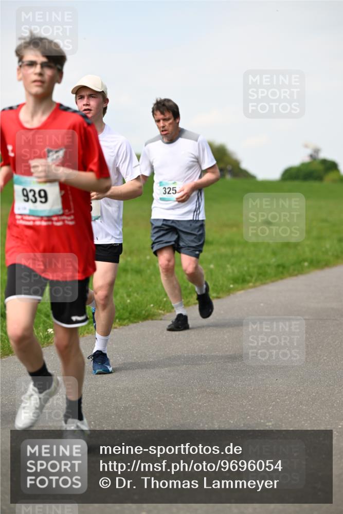 10.05.2026 - 8. Wedeler Halbmarathon Dr. Thomas Lammeyer http://msf.ph/oto/9696054 10.05.2026 11:23:03 Laufen 939, 325 meine-sportfotos.de