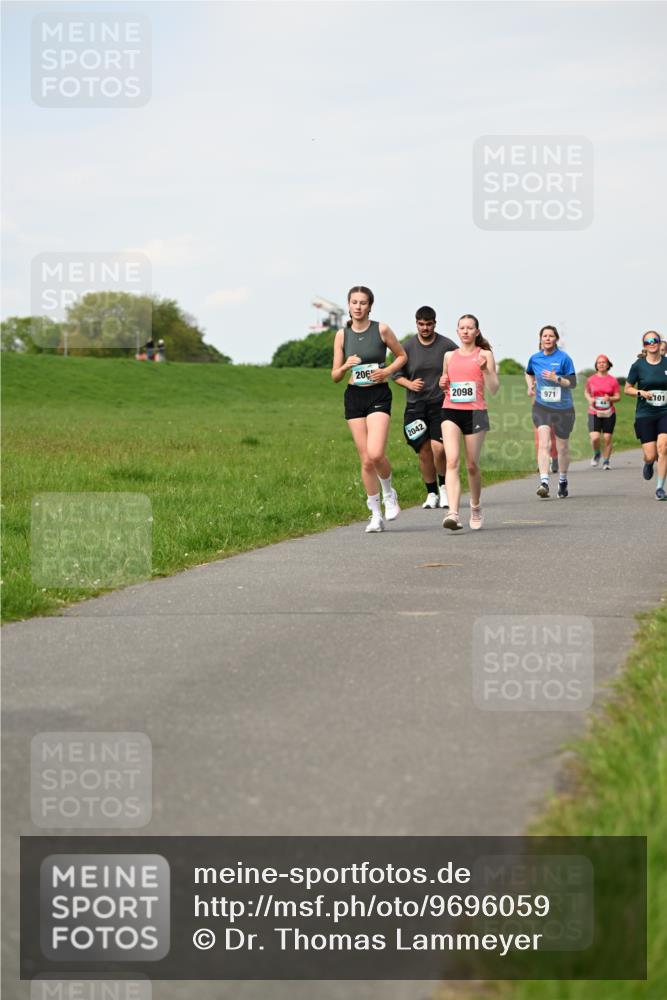 10.05.2026 - 8. Wedeler Halbmarathon Dr. Thomas Lammeyer http://msf.ph/oto/9696059 10.05.2026 11:23:05 Laufen 206, 2042, 2098, 971, 101 meine-sportfotos.de