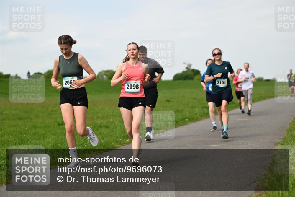 10.05.2026 - 8. Wedeler Halbmarathon Dr. Thomas Lammeyer http://msf.ph/oto/9696073 10.05.2026 11:23:09 Laufen 206, 2101, 2098 meine-sportfotos.de