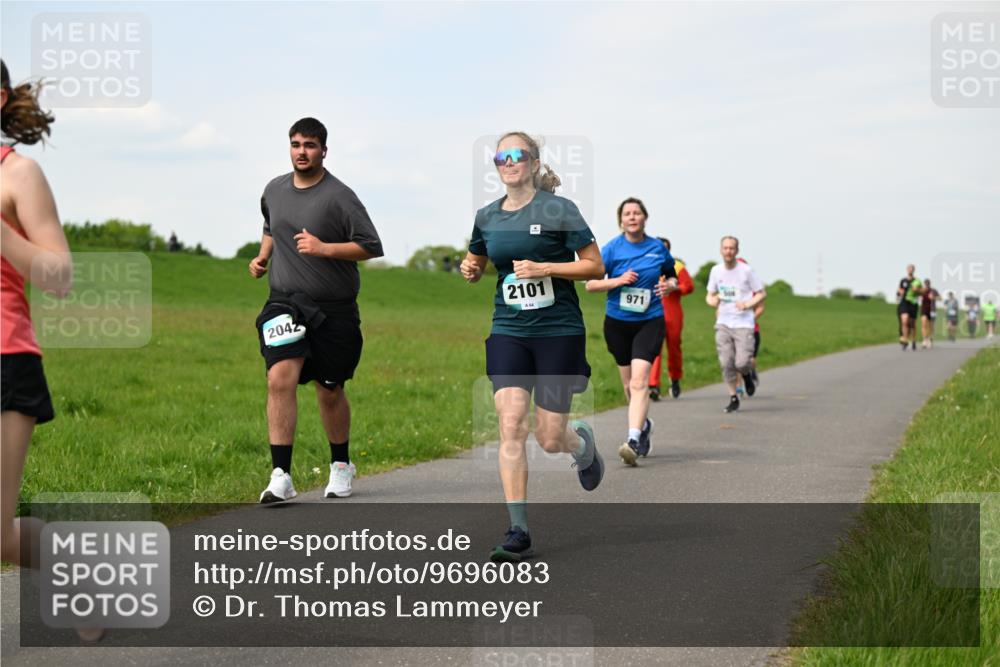 10.05.2026 - 8. Wedeler Halbmarathon Dr. Thomas Lammeyer http://msf.ph/oto/9696083 10.05.2026 11:23:11 Laufen 2042, 2101, 971 meine-sportfotos.de