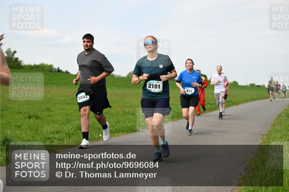 10.05.2026 - 8. Wedeler Halbmarathon Dr. Thomas Lammeyer http://msf.ph/oto/9696084 10.05.2026 11:23:11 Laufen 2042, 2101, 971 meine-sportfotos.de