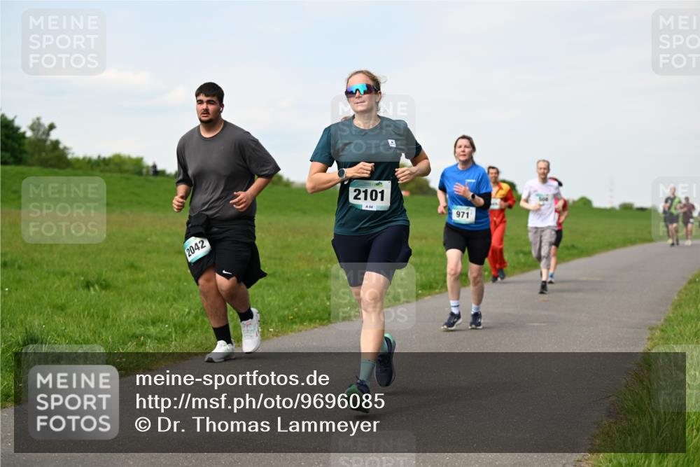 10.05.2026 - 8. Wedeler Halbmarathon Dr. Thomas Lammeyer http://msf.ph/oto/9696085 10.05.2026 11:23:11 Laufen 2042, 2101, 971 meine-sportfotos.de