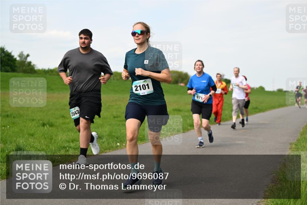 10.05.2026 - 8. Wedeler Halbmarathon Dr. Thomas Lammeyer http://msf.ph/oto/9696087 10.05.2026 11:23:11 Laufen 2042, 2101, 971 meine-sportfotos.de