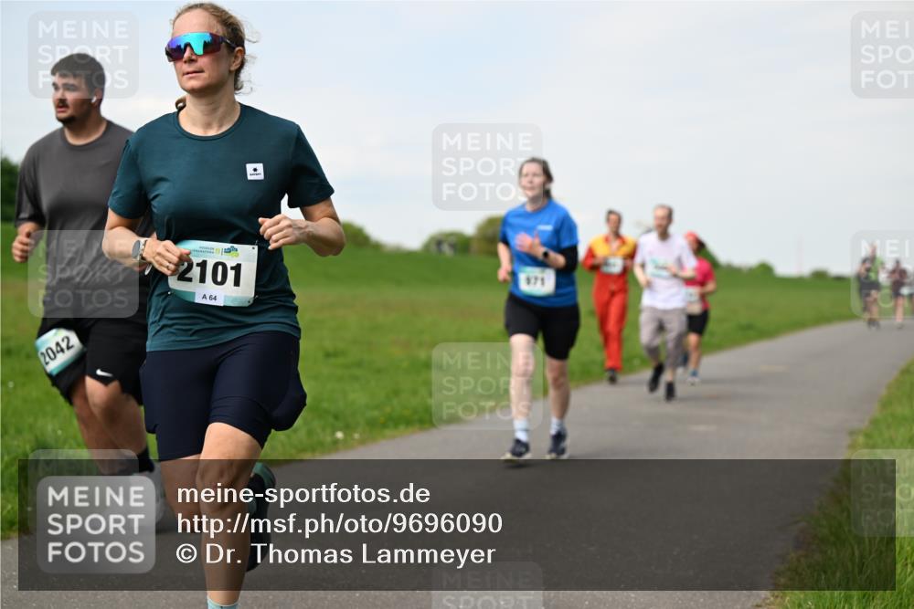 10.05.2026 - 8. Wedeler Halbmarathon Dr. Thomas Lammeyer http://msf.ph/oto/9696090 10.05.2026 11:23:12 Laufen 2042, 2101 meine-sportfotos.de