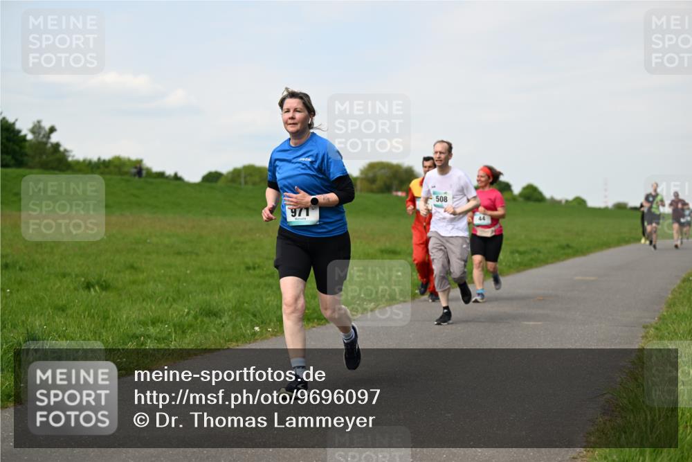 10.05.2026 - 8. Wedeler Halbmarathon Dr. Thomas Lammeyer http://msf.ph/oto/9696097 10.05.2026 11:23:13 Laufen 971, 508 meine-sportfotos.de