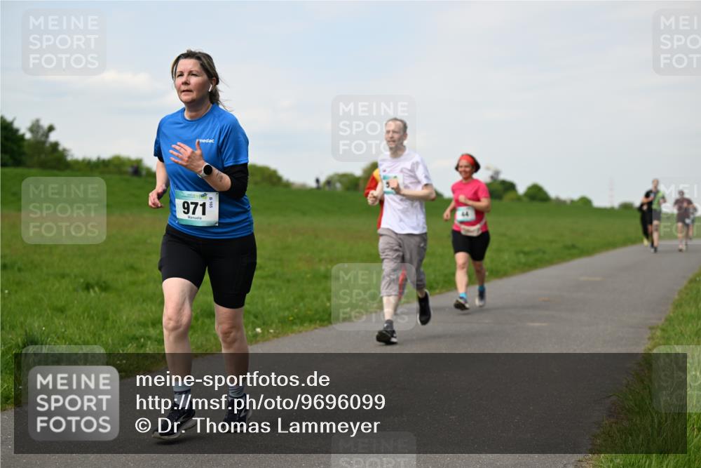 10.05.2026 - 8. Wedeler Halbmarathon Dr. Thomas Lammeyer http://msf.ph/oto/9696099 10.05.2026 11:23:13 Laufen 971 meine-sportfotos.de