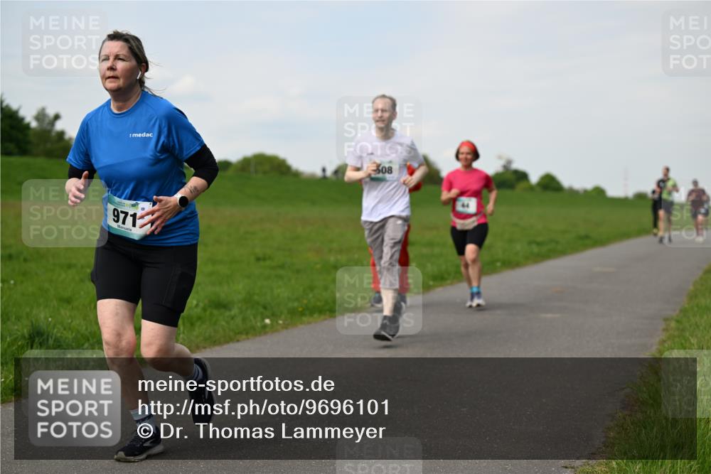 10.05.2026 - 8. Wedeler Halbmarathon Dr. Thomas Lammeyer http://msf.ph/oto/9696101 10.05.2026 11:23:14 Laufen 971 meine-sportfotos.de