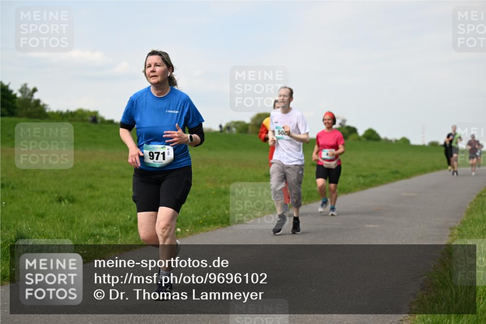 10.05.2026 - 8. Wedeler Halbmarathon Dr. Thomas Lammeyer http://msf.ph/oto/9696102 10.05.2026 11:23:13 Laufen 971 meine-sportfotos.de