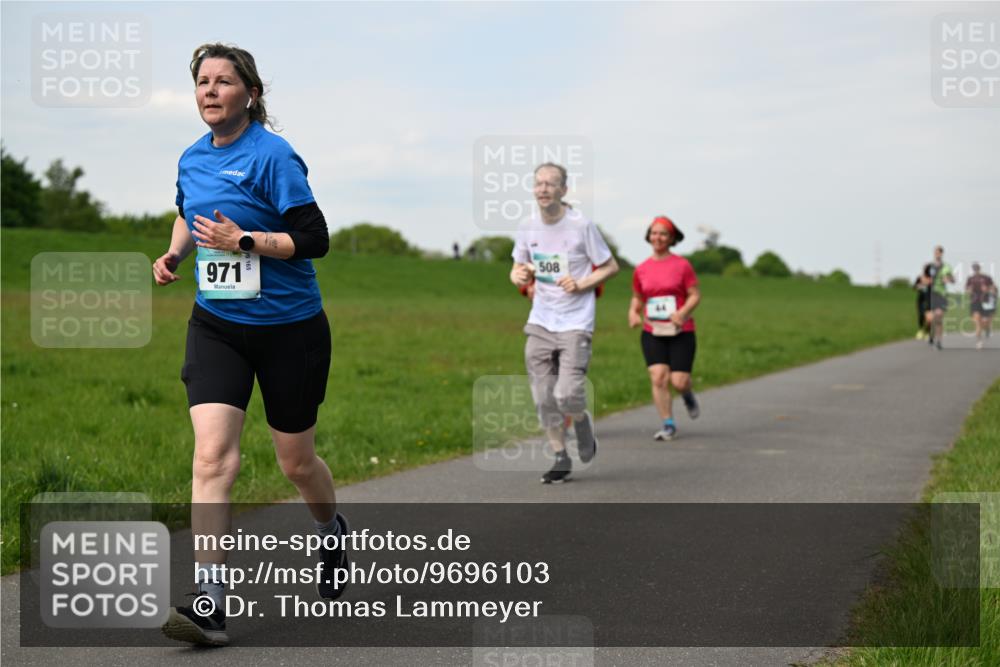10.05.2026 - 8. Wedeler Halbmarathon Dr. Thomas Lammeyer http://msf.ph/oto/9696103 10.05.2026 11:23:14 Laufen 971, 508 meine-sportfotos.de