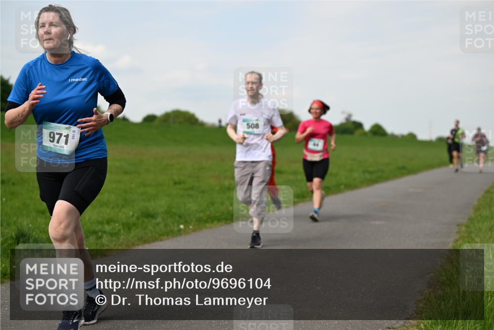 10.05.2026 - 8. Wedeler Halbmarathon Dr. Thomas Lammeyer http://msf.ph/oto/9696104 10.05.2026 11:23:14 Laufen 971, 508 meine-sportfotos.de