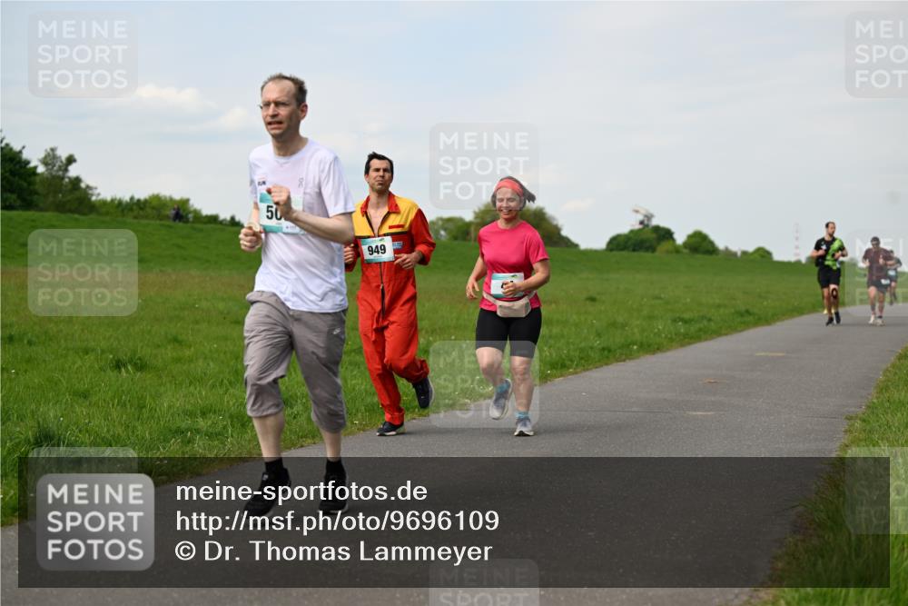 10.05.2026 - 8. Wedeler Halbmarathon Dr. Thomas Lammeyer http://msf.ph/oto/9696109 10.05.2026 11:23:15 Laufen 949 meine-sportfotos.de