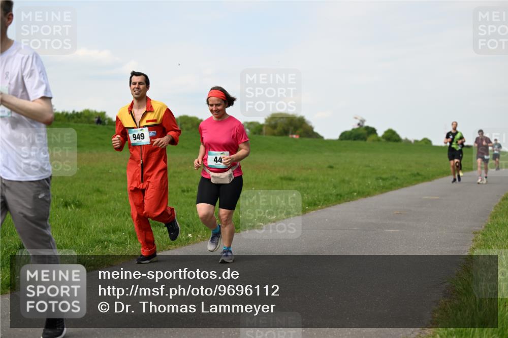 10.05.2026 - 8. Wedeler Halbmarathon Dr. Thomas Lammeyer http://msf.ph/oto/9696112 10.05.2026 11:23:15 Laufen 949 meine-sportfotos.de
