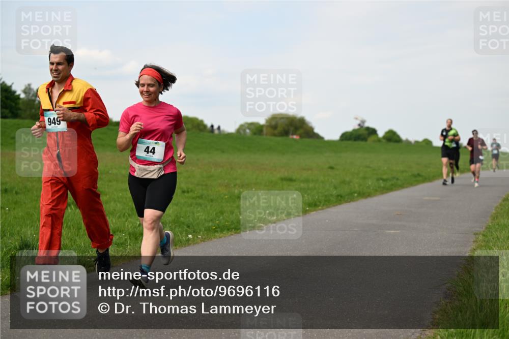 10.05.2026 - 8. Wedeler Halbmarathon Dr. Thomas Lammeyer http://msf.ph/oto/9696116 10.05.2026 11:23:16 Laufen 949 meine-sportfotos.de