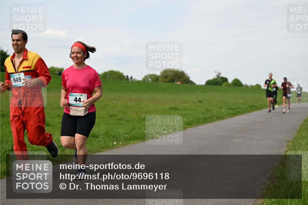 10.05.2026 - 8. Wedeler Halbmarathon Dr. Thomas Lammeyer http://msf.ph/oto/9696118 10.05.2026 11:23:16 Laufen 949 meine-sportfotos.de