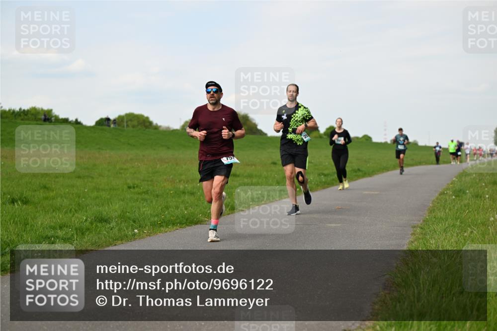 10.05.2026 - 8. Wedeler Halbmarathon Dr. Thomas Lammeyer http://msf.ph/oto/9696122 10.05.2026 11:23:21 Laufen  meine-sportfotos.de