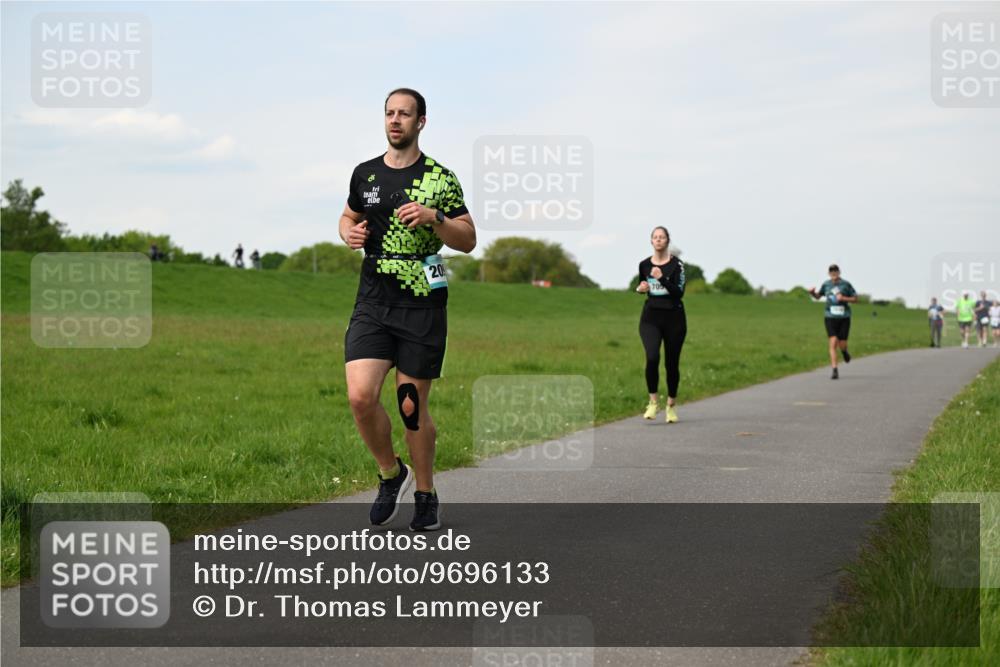 10.05.2026 - 8. Wedeler Halbmarathon Dr. Thomas Lammeyer http://msf.ph/oto/9696133 10.05.2026 11:23:23 Laufen  meine-sportfotos.de