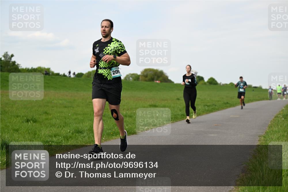 10.05.2026 - 8. Wedeler Halbmarathon Dr. Thomas Lammeyer http://msf.ph/oto/9696134 10.05.2026 11:23:23 Laufen 209 meine-sportfotos.de