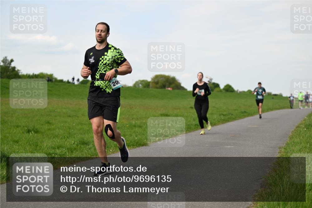 10.05.2026 - 8. Wedeler Halbmarathon Dr. Thomas Lammeyer http://msf.ph/oto/9696135 10.05.2026 11:23:23 Laufen  meine-sportfotos.de