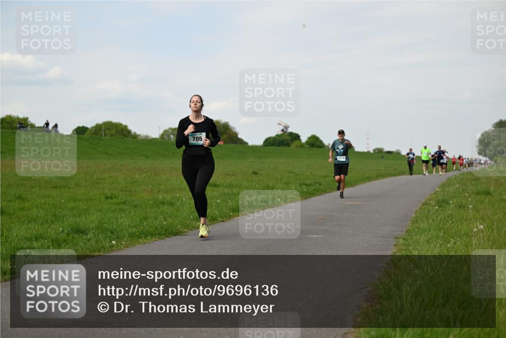 10.05.2026 - 8. Wedeler Halbmarathon Dr. Thomas Lammeyer http://msf.ph/oto/9696136 10.05.2026 11:23:25 Laufen 705, 1010 meine-sportfotos.de