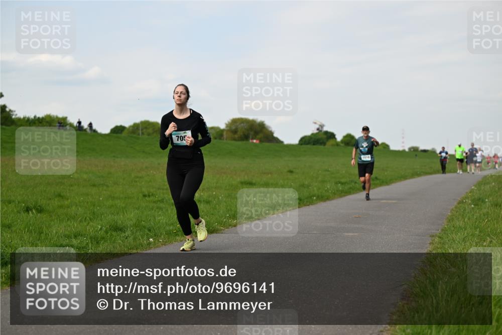 10.05.2026 - 8. Wedeler Halbmarathon Dr. Thomas Lammeyer http://msf.ph/oto/9696141 10.05.2026 11:23:25 Laufen 705, 1010 meine-sportfotos.de