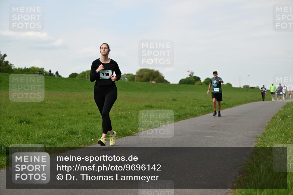 10.05.2026 - 8. Wedeler Halbmarathon Dr. Thomas Lammeyer http://msf.ph/oto/9696142 10.05.2026 11:23:25 Laufen 705, 1010 meine-sportfotos.de