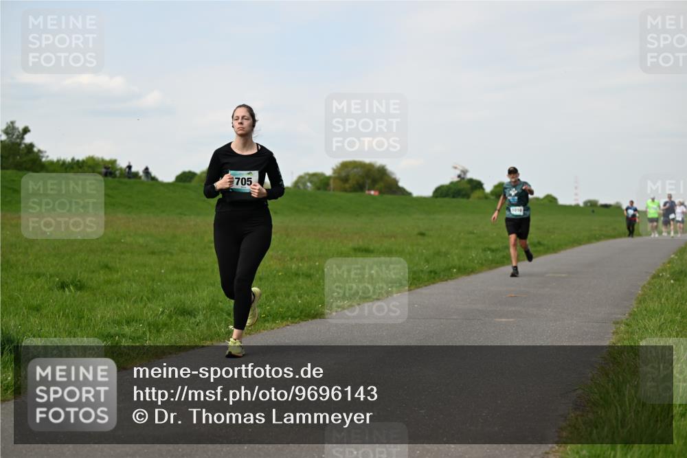 10.05.2026 - 8. Wedeler Halbmarathon Dr. Thomas Lammeyer http://msf.ph/oto/9696143 10.05.2026 11:23:26 Laufen 705, 1010 meine-sportfotos.de