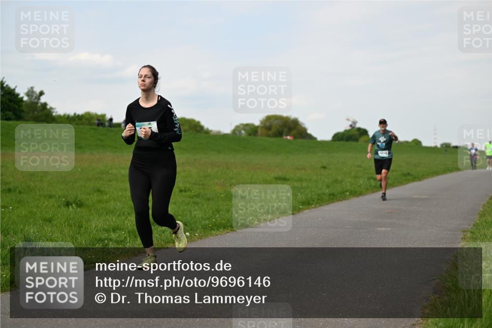 10.05.2026 - 8. Wedeler Halbmarathon Dr. Thomas Lammeyer http://msf.ph/oto/9696146 10.05.2026 11:23:26 Laufen 1010 meine-sportfotos.de