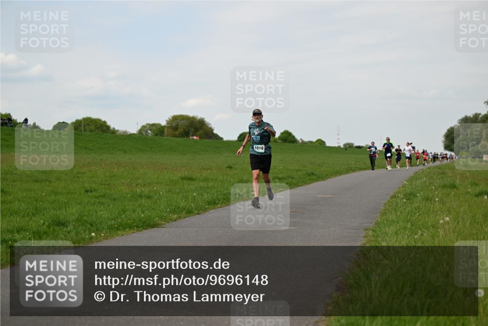 10.05.2026 - 8. Wedeler Halbmarathon Dr. Thomas Lammeyer http://msf.ph/oto/9696148 10.05.2026 11:23:27 Laufen 1010 meine-sportfotos.de